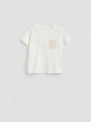 T-shirt z aplikacją - inny. T-shirty damskie Reserved, l, z aplikacjami, z bawełny, bez kołnierzyka. Za 79.99 zł.