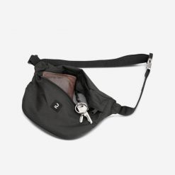 Torebka nerka na deskorolkę WB500 ze zintegrowanym narzędziem. Czarne torebki klasyczne damskie Decathlon, bez wzorów, z materiału, małe, bez dodatków. Za 69.99 zł.