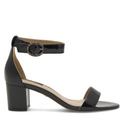 Sandały Nine West. Czarne sandały damskie Nine West, bez wzorów, bez obcasa, na słupku. Za 160.99 zł.
