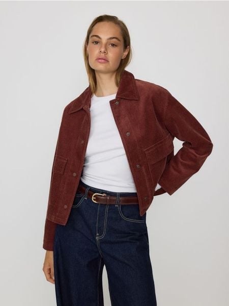 Sztruksowa kurtka z kołnierzykiem - bordowy. Czerwone kurtki damskie Reserved, l, bez wzorów, z bawełny, bez kaptura. W wyprzedaży za 99.99 zł.