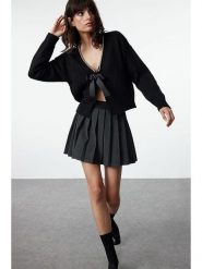 Trendyol Kardigan w kolorze czarnym rozmiar: M. Czarne kardigany damskie Trendyol, m, bez wzorów. Za 148.96 zł.