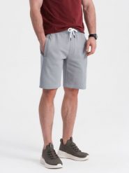 Męskie dzianinowe spodenki ze ściągaczem i kieszeniami - szare V8 - Rozmiar: M. Szare szorty męskie Ombre Clothing, bez wzorów, z bawełny, wakacyjne. W wyprzedaży za 69.99 zł.