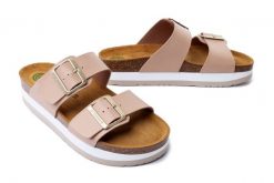 DR. BRINKMANN 700562-08 beige, klapki damskie. Brązowe klapki damskie Dr. Brinkmann, bez wzorów, bez obcasa. Za 172.19 zł.