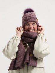 TRAVELIN' Czapka w kolorze fioletowym rozmiar: onesize. Różowe czapki zimowe damskie Travelin', ze skóry. Za 143.99 zł.