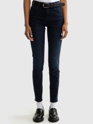 Wrangler Spódnica dżinsowa w kolorze niebieskim rozmiar: L. Niebieskie spódniczki damskie Wrangler, l, bez wzorów, z podwyższonym stanem, mini. Za 137.10 zł.