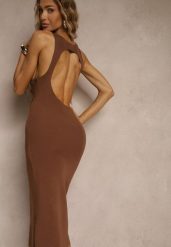 Brązowa Prążkowana Sukienka z Wiskozą o Dopasowanym Kroju z Odkrytymi Plecami Saranire. Brązowe sukienki damskie Renee, na co dzień, bez wzorów, z jeansu, eleganckie, bez kołnierzyka, bez ramiączek, midi, dopasowane. W wyprzedaży za 38.49 zł.