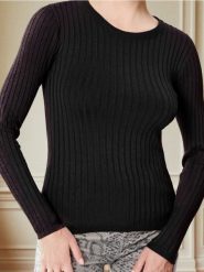 Dopasowany sweter z długimi rękawami - czarny. Czarne swetry klasyczne damskie Sinsay, l, bez kołnierzyka. Za 29.99 zł.