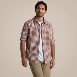 Koszula z długim rękawem Craghoppers NosiLife Nuoro Check. Czerwone koszule męskie CRAGHOPPERS, m, bez wzorów, bez kołnierzyka, bez ramiączek. W wyprzedaży za 403.80 zł.