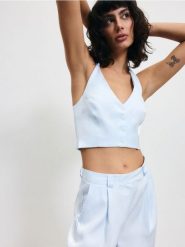 Kamizelka z wiskozy - jasnoniebieski. Niebieskie kamizelki damskie Reserved, l, z wiskozy, krótkie. W wyprzedaży za 45.99 zł.