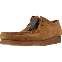Buty CLARKS WALLABEE Brązowy. Brązowe buty trekkingowe męskie Clarks, ze skóry, bez zapięcia. Za 557.99 zł.