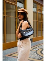 Maison héritage PARIS Skórzana torebka "Sirius" w kolorze czarnym - 36 x 27 x 8 cm rozmiar: onesize. Czarne torebki klasyczne damskie maison héritage PARIS, bez wzorów, z materiału, bez dodatków. Za 347.99 zł.