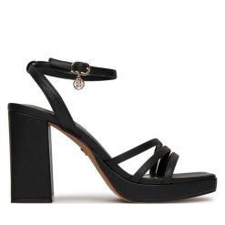 Sandały Nine West. Czarne sandały damskie Nine West, bez wzorów, bez obcasa, na słupku. Za 183.99 zł.