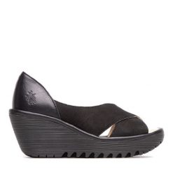 Półbuty Fly London. Czarne półbuty damskie Fly London, bez wzorów, bez obcasa, na koturnie. Za 381.99 zł.