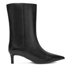 Botki GINO ROSSI. Czarne botki damskie Gino Rossi, bez obcasa, na szpilce, bez zapięcia. Za 479.99 zł.