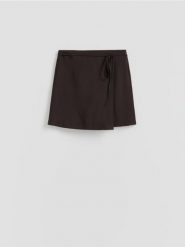 Spódnico-szorty z wiskozą - ciemnobrązowy. Brązowe szorty damskie Reserved, bez wzorów, z tkaniny. Za 89.99 zł.