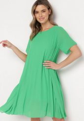 Zielona Sukienka Plisowana z Lekko Luźnym Fasonie Forxia. Zielone sukienki damskie Born2be, na imprezę, na lato, l, bez wzorów, eleganckie, bez kołnierzyka, bez ramiączek, mini. W wyprzedaży za 71.99 zł.