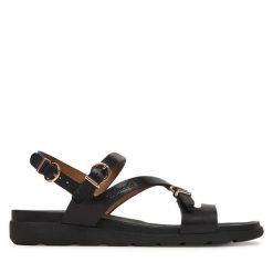 Sandały Tamaris. Czarne sandały damskie Tamaris, bez wzorów, bez obcasa, na płaskiej podeszwie. Za 299.99 zł.