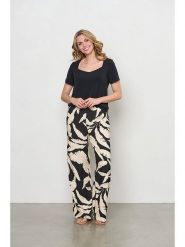 &Co Woman Koszulka "Varia" w kolorze czarnym rozmiar: XXL. Czarne bluzki damskie &Co Woman, xxl, bez wzorów, bez kołnierzyka, bez ramiączek. Za 140.53 zł.