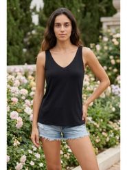 SOULSHAE Top w kolorze czarnym rozmiar: XXL/3XL. Czarne topy damskie SOULSHAE, xl, bez wzorów, z wiskozy, bez kołnierzyka. Za 86.95 zł.