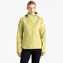 Kurtka turystyczna przeciwdeszczowa damska Mountain Series 2.0. Żółte kurtki damskie Dare 2b, bez kaptura. W wyprzedaży za 499.99 zł.