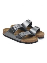 Birkenstock Klapki "Arizona" w kolorze czarnym rozmiar: 38. Czarne klapki damskie Birkenstock, bez wzorów, bez obcasa. Za 284.82 zł.
