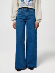 DAMSKIE SPODNIE WRANGLER CANYON GENTLE SKY 112371190. Spodnie materiałowe damskie Wrangler, bez wzorów, z jeansu. Za 219.99 zł.