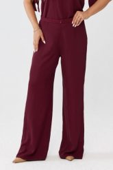 Eleganckie bordowe spodnie Rosa z poszerzoną nogawką PLUS SIZE XXL OVERSIZE JESIEŃ. Czerwone spodnie materiałowe damskie Moda Size Plus Iwanek, bez wzorów, z elastanu, eleganckie, z podwyższonym stanem, plus size. Za 249.90 zł.