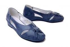 SUAVE 940114-05 cobalt, sandały damskie. Niebieskie sandały damskie Suave, bez wzorów, bez obcasa, na koturnie. Za 303.92 zł.