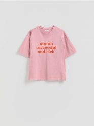 Bawełniany t-shirt z nadrukiem - różowy. Czerwone t-shirty damskie Reserved, l, bez wzorów, z bawełny, bez kołnierzyka. Za 59.99 zł.