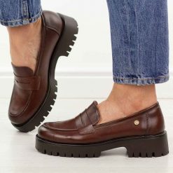 Brązowe skórzane mokasyny damskie na traperze Vinceza 18125. Brązowe mokasyny damskie VINCEZA, z jeansu. Za 219.00 zł.