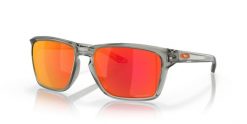 Oakley Okulary Sylas Oo9448-32. Czerwone okulary przeciwsłoneczne męskie Oakley, z materiału, prostokątne. Za 684.15 zł.