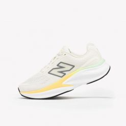 Second Life - Buty do biegania damskie New Balance Fresh Foa... - Stan Doskonały. Białe obuwie do biegania damskie New Balance. Za 276.99 zł.