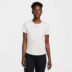 Koszulka sportowa damska Nike One Classic. Białe bluzki sportowe damskie Nike, xs, z materiału, bez kołnierzyka, bez ramiączek. Za 274.00 zł.