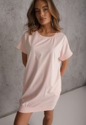 Jasnoróżowa T-shirtowa Sukienka Pudełkowa z Elastycznej Bawełny Ellensa. Czerwone sukienki damskie Renee, l, bez wzorów, z bawełny, wakacyjne, bez kołnierzyka, bez ramiączek, mini. Za 59.99 zł.