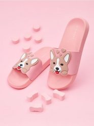 Klapki - różowy. Czerwone klapki damskie Sinsay, bez wzorów, bez obcasa. Za 39.99 zł.
