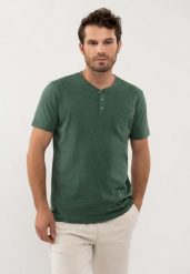 T-shirt z rozpinanym dekoltem T-HUBRIS. Zielone t-shirty męskie Volcano, m, bez wzorów, z bawełny, bez kołnierzyka. Za 69.99 zł.