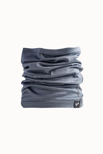 Komin na szyję trekkingowy wielofunkcyjny Woolona Merino. Szare szaliki i kominy damskie WOOLONA, na zimę, bez wzorów, z materiału. Za 117.00 zł.