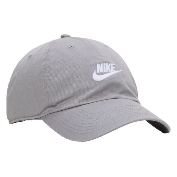 Czapka Z Daszkiem Z Logo Klubu. Szare czapki z daszkiem damskie Nike, bez wzorów. Za 169.99 zł.