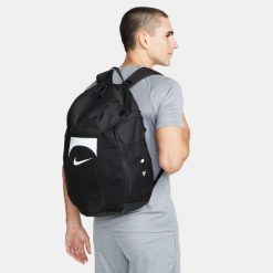 Plecak sportowo-turystyczny Nike Academy Team Storm-FIT Backpack pojemność 30 L. Czarne plecaki damskie Nike, bez wzorów. Za 149.99 zł.