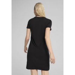 Damska sukienka o wąskim kroju z małym logo No. 1 ESS PUMA Black. Czarne sukienki damskie Puma, xs, bez wzorów, eleganckie, bez kołnierzyka, bez ramiączek, sportowe. Za 390.00 zł.