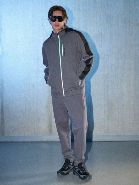 4F Spodnie dresowe joggery męskie - szare L. Szare spodnie dresowe męskie 4f, bez wzorów, z dresówki. Za 229.99 zł.