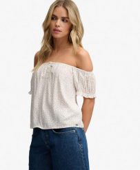 Superdry Krótki rękaw top półguzik tkanina mini róże – Off White Mini Roses. Białe topy sportowe damskie Superdry., na lato, bez wzorów, z materiału, bez ramiączek. Za 202.95 zł.