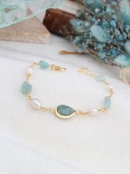 L'Atelier de Gaia Pozłacana bransoletka z perłami i amazonitami rozmiar: onesize. Białe bransoletki damskie L'Atelier de Gaia, pozłacane. Za 69.58 zł.