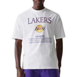 T-shirt oversize Los Angeles Lakers Team Graphic. Białe t-shirty męskie New Era, bez wzorów, bez kołnierzyka. W wyprzedaży za 127.65 zł.