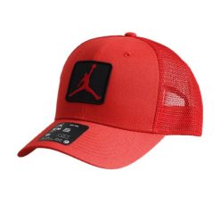 Czapka z daszkiem Air Jordan Rise Structured Jumpman Red Trucker FZ0774-687. Czerwone czapki męskie Jordan, bez wzorów. Za 189.00 zł.