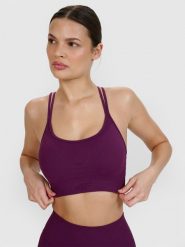 4F Biustonosz do jogi i pilatesu z niskim wsparciem - fioletowy M/L. Fioletowe biustonosze sportowe damskie 4f, bez wzorów, z dzianiny. W wyprzedaży za 99.99 zł.