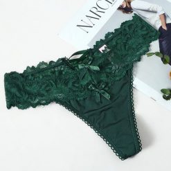 Stringi z koronkową gumką na co dzień Roswitha. Czerwone stringi damskie Intica, l, bez wzorów, z koronki. Za 69.00 zł.