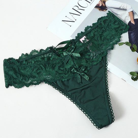 Stringi z koronkową gumką na co dzień Roswitha. Czerwone stringi damskie Intica, l, bez wzorów, z koronki. Za 69.00 zł.