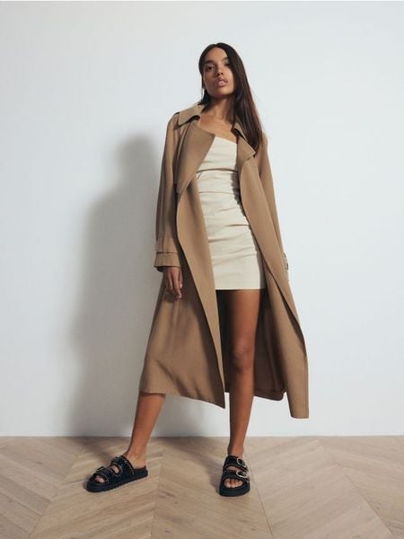 Płaszcz oversize z wiskozą - brązowy. Brązowe płaszcze damskie Reserved, l, bez wzorów, z tkaniny. W wyprzedaży za 99.99 zł.