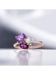 DIAMOND & CO Złoty pierścionek "Barbara" z diamentami i kamieniami szlachetnymi rozmiar: 58. Różowe pierścionki damskie Diamond & Co, z ametystem, złote. Za 1,090.42 zł.